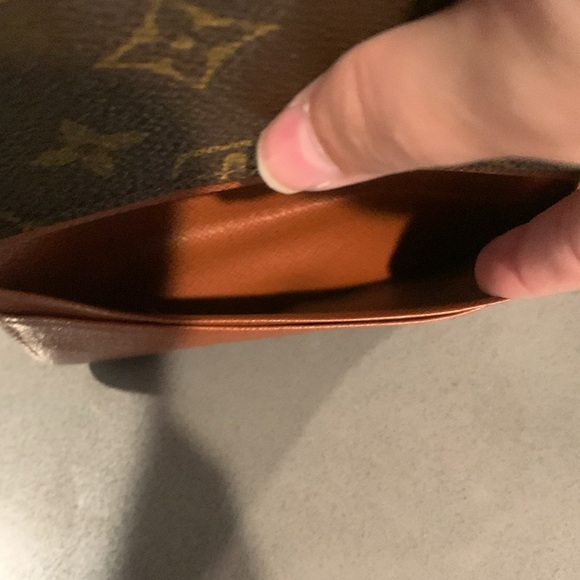 Louis Vuitton wallet with cash and zipper compartment. Date Code SD0030 - Picture 5 of 13